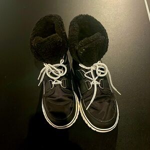 Sorel black boots! Almost new!!